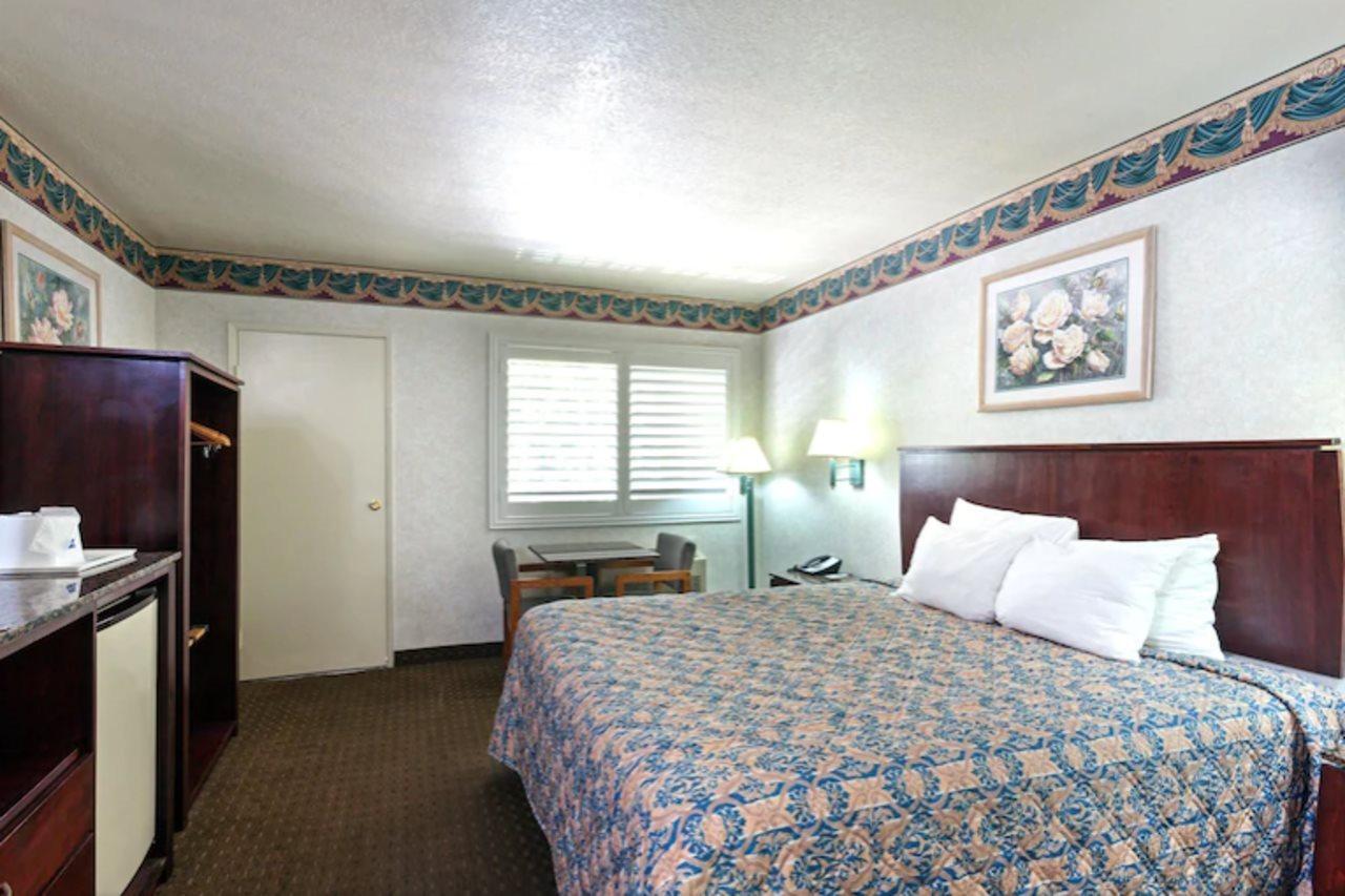 Travelodge By Wyndham Long Beach Convention Center Exteriér fotografie