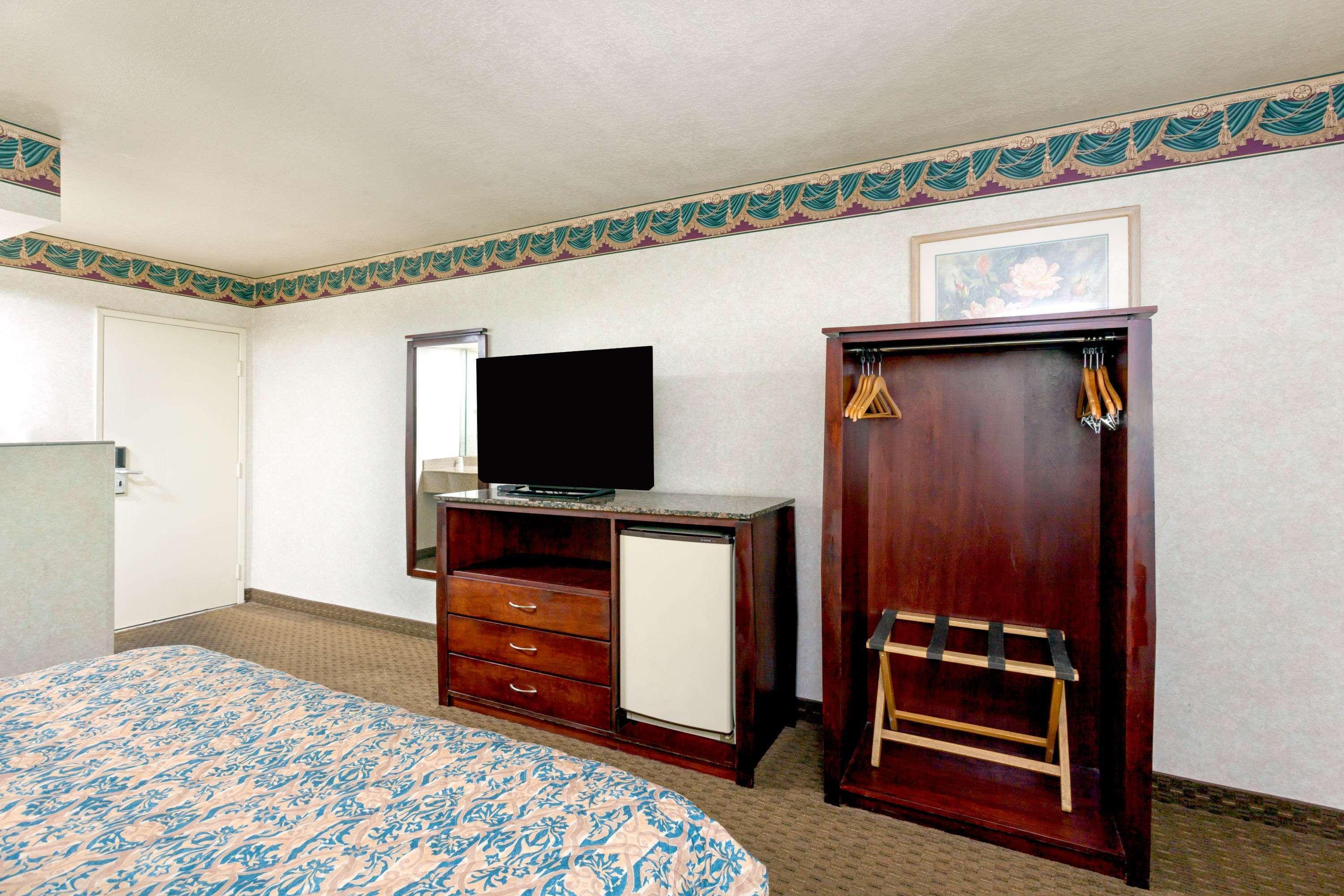 Travelodge By Wyndham Long Beach Convention Center Exteriér fotografie